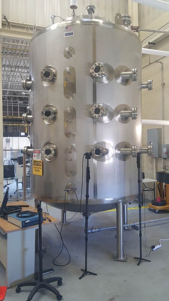 Chemical reactor with ports